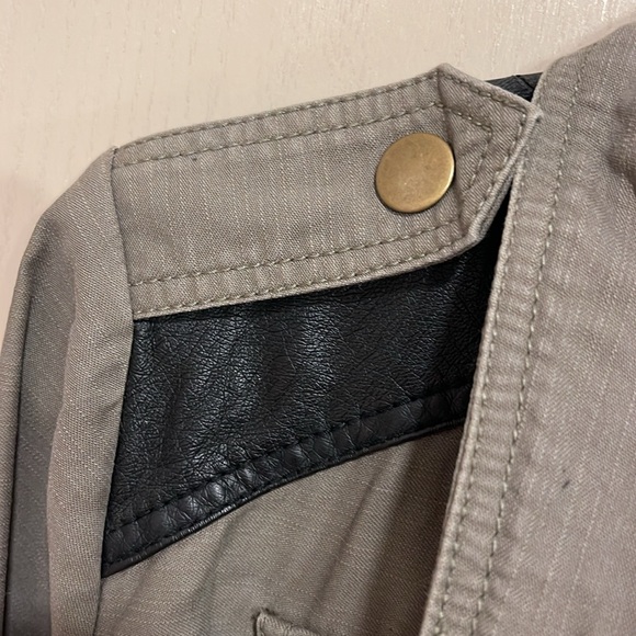 Jacket - Picture 3 of 4